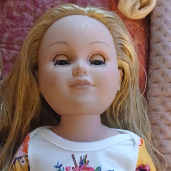 Stylish Doll Set with Red, Beige, and Yellow Outfits - Picture 2 of 7